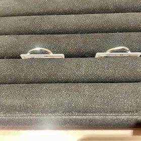 【TRECENTI(トレセンテ)の口コミ】 デザインは、シンプルで、ペアで購入できるものを探していました。色はシ…