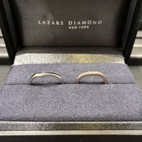 【ラザール ダイヤモンド(LAZARE DIAMOND)の口コミ】 ウェーブラインが綺麗なので、指が長く綺麗にみえます。ダイヤモンドの輝…