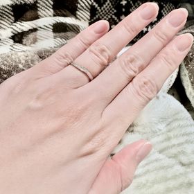 【ヴァンドーム青山(VENDOME AOYAMA)】の口コミ 着用した時に綺麗に見えたので形はウェーブ型にしました。ダイヤの範囲も最...