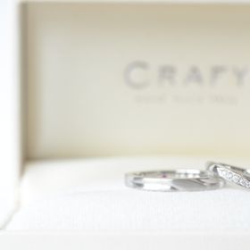 【CRAFY(クラフィ)の口コミ】 V字、プラチナ、連続彫留め、ヘアライン加工。
各々好きなデザインで作る…