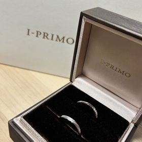【アイプリモ(I-PRIMO)の口コミ】 ウェーブのデザインで、両サイドにダイヤが入っていてがとても可愛い。
細…