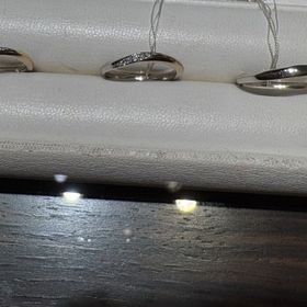 【AMATSU(アマツ)の口コミ】 プラチナとピンクゴールド、2色の配色が綺麗で
付ける方向によって見え方…