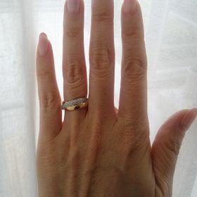 【カルティエ(Cartier)の口コミ】 三つのブランドを候補に絞って試着をしました。

その中からこの指輪に決…