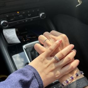 【アイプリモ(I-PRIMO)の口コミ】 一石のダイヤが可愛くて即決でした！
細身でシンプルなので指が綺麗に見え…