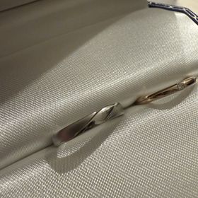 【ヴァンドーム青山(VENDOME AOYAMA)の口コミ】 ハーフマット加工が施されているため、一般的な指輪とは異なる個性があり…