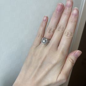 【ブシュロン(BOUCHERON)の口コミ】 仕事柄結婚指輪は大人め、その分婚約指輪はギラッギラの心ときめくものが…