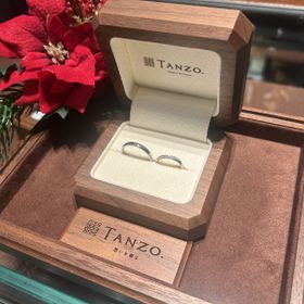 【TANZO.(鍛造指輪)の口コミ】 私のデザインは上下にスターダスト加工を入れていただいた
ダイヤレメを9…