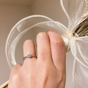 【AMATSU(アマツ)の口コミ】 amatsu 龍の婚約指輪です。おすすめポイントはセットでのつけやすさと指が…