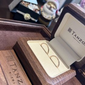 【TANZO.(鍛造指輪)の口コミ】 お互いの好みを組み合わせて作ってもらいました。デザインがある部分、艶…