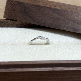 【PORTADA(ポルターダ)】の口コミ シンプルなデザインを探していました。いくつも指輪を見せていただく中でス...