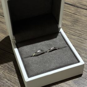 【TOWA(永遠)の口コミ】 シンプルかつリングがやや細めのデザインなので普段使いでもとても良いと…