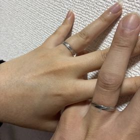 【insembre(インセンブレ)の口コミ】 プラチナ製で艶消しの幅が広めでシンプルながらアクセントのついたデザイ…