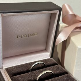 【アイプリモ(I-PRIMO)の口コミ】 ストレートの指輪でありながら、ダイヤが斜めのラインを描いていて動きが…