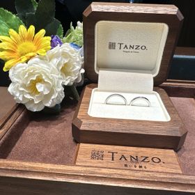 【TANZO.(鍛造指輪)の口コミ】 ミル打ちのデザインが可愛らしく、ストレートでもゴツゴツしたイメージで…
