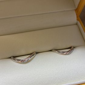 【ケイウノ ブライダル(K.UNO BRIDAL)の口コミ】 パートナーの希望が、ピンクゴールドが映えダイヤがあしらわれているもの…