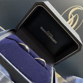 【銀座ダイヤモンドシライシの口コミ】 手の形が違うためペアリングを選ぶことはできませんでしたが、
形の似たも…