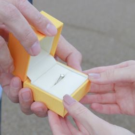 【ケイウノ ブライダル(K.UNO BRIDAL)の口コミ】 持ち込みダイヤにて、デザインを提案していただきました。職業柄仕事中は…