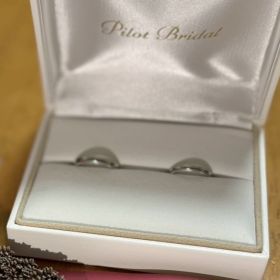 【PILOT BRIDAL(パイロットブライダル)の口コミ】 ミル打ちデザインのため、ミル部分の摩耗や傷がネックでしたが、鍛造製法…