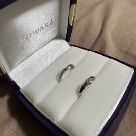 【俄(にわか)の口コミ】 ダイヤモンドが広範囲にわたってデザインされているところです。太めなの…