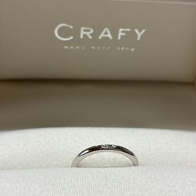 【CRAFY(クラフィ)の口コミ】 誕生石を入れて貰いました。主人の指輪と合わせて3つ入れられるとの事で、…
