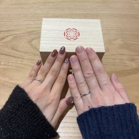 【出雲結(いずもゆい)の口コミ】 シンプルなデザインでも、ダイヤモンドが映えていて、日常使いでも特別な…