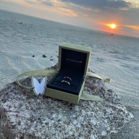 【ヴァン クリーフ＆アーペル(Van Cleef & Arpels)の口コミ】 シンプルな2.5mmのリングを選びました。
色はローズゴールドです。
ゴール…