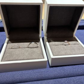 【COCKTAIL(カクテル)の口コミ】 cocktailという同じブランドで婚約指輪と結婚指輪を揃えたのですが、重ね…