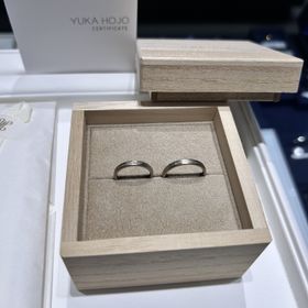 【YUKA HOJO(ユカホウジョウ)】の口コミ アンティーク感のあるデザインです。
素材はホワイトゴールドを選びました...