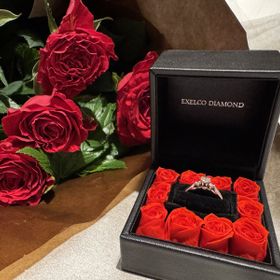 【エクセルコダイヤモンド(EXELCO DIAMOND)の口コミ】 プロポーズされる前に彼と一緒に店舗へ行きました。最初は一石ダイヤのソ…