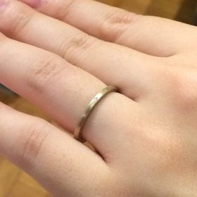 【AbHeri(アベリ)の口コミ】 側面の模様のデザイン、太さ、色など、つけた時に指に馴染む感じで可愛か…