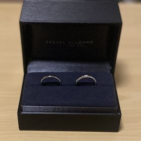 【ラザール ダイヤモンド(LAZARE DIAMOND)の口コミ】 Vラインで指が長く美しく見えるのがポイントです。指に自然に馴染むのも素…