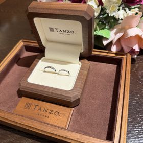 【TANZO.(鍛造指輪)の口コミ】 希望だったSカーブのデザインで、材質はプラチナにしました。当初はダイヤ…
