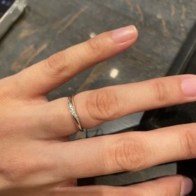 【ケイウノ ブライダル(K.UNO BRIDAL)の口コミ】 2種の金属を組み合わせた指輪のため他の人と被りずらく、また刻印の追加な…