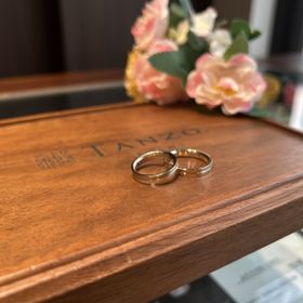 【TANZO.(鍛造指輪)の口コミ】 たくさんのデザインがありますが、シンプルかつおしゃれな理想的なデザイ…