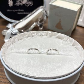 【Disney Cinderella(ディズニー シンデレラ)の口コミ】 指輪の内側に名前だけではなく、シンデレラモチーフのイラストも刻印でき…