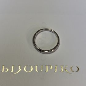 【TOWA(永遠)の口コミ】 手と手が合わさっているような雰囲気。
とてもシンプルで女性の方のリング…