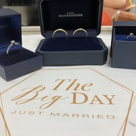 【銀座ダイヤモンドシライシの口コミ】 結婚指輪は18Ｋイエローゴールド
普段常に着けておくため
刻印やデザイン…