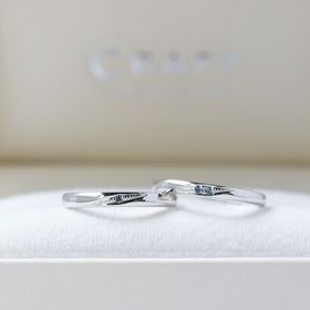 【CRAFY(クラフィ)の口コミ】 プラチナのシンプルなデザインにダイヤを1石。指に優しくフィットして、動…