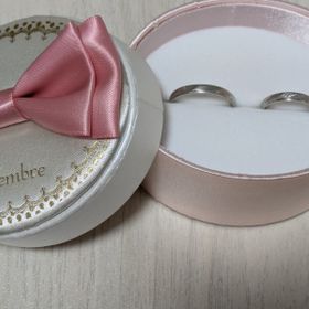 【insembre(インセンブレ)の口コミ】 実物は写真よりも柔らかい光で、普段使いしやすいところが気に入っていま…