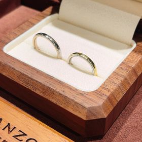 【TANZO.(鍛造指輪)の口コミ】 TANZOにしかない、グリーンゴールドに惚れて即決しました。周囲のミル打ち…