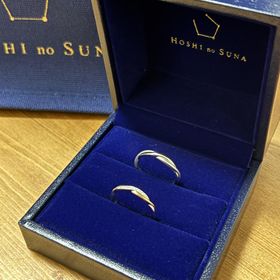 【HOSHI no SUNA 星の砂(ほしのすな)】の口コミ 捻りのデザインとゴールドの華やかさが気に入っています。
派手かなとも思...