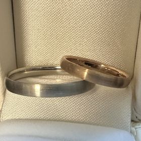 【俄(にわか)の口コミ】 柄や石など入っていない、シンプルな指輪を探していたところ、こちらの指…