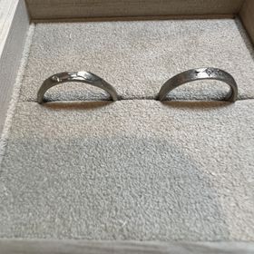 【YUKA HOJO(ユカホウジョウ)】の口コミ 2人のデザインは違う物ですが、色味は合わせました。
私のはマンゴーのイ...