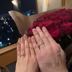 【銀座ダイヤモンドシライシの口コミ】 デザインは2人でペア感が出るようなデザインにしました。
男性のリングは…