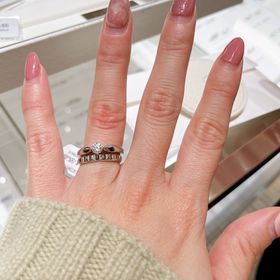 【ブシュロン(BOUCHERON)】の口コミ 2連のブラウンのリングのデザインがとても好きで来店しましたが、似合わな...