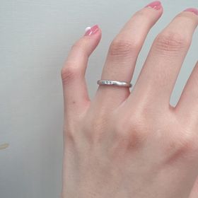 【銀座ダイヤモンドシライシの口コミ】 3粒ダイヤのシンプルな指輪ですが、常にキラキラ輝いているのでお気に入り…