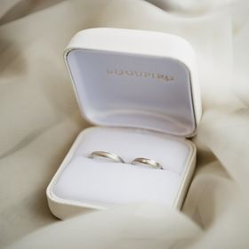 【BIJOUPIKO(ビジュピコ)の口コミ】 シンプルだけれどダイヤがさりげなく埋め込まれていて上品さがあります。…