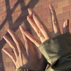 【ラザール ダイヤモンド(LAZARE DIAMOND)の口コミ】 シンプルなので流行り廃りを気にすることもなく、長く付けていられること…