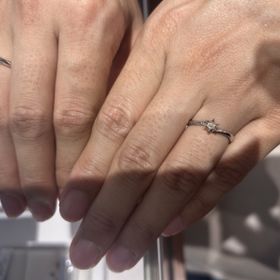 【銀座ダイヤモンドシライシの口コミ】 サイドのダイヤモンドが自分側からも見る人側からも綺麗に輝いて見える。…