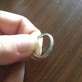 【アイプリモ(I-PRIMO)の口コミ】 はめ方で、石をみせる、みせない様に付け変えが可能だったので、こちらの…